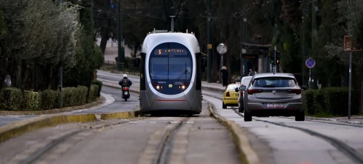 Κλείνει από Δευτέρα το τραμ, από Σύνταγμα μέχρι Κασομούλη, λόγω σοβαρής διάβρωσης του εδάφους
